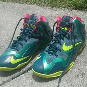 Girls Lebrons